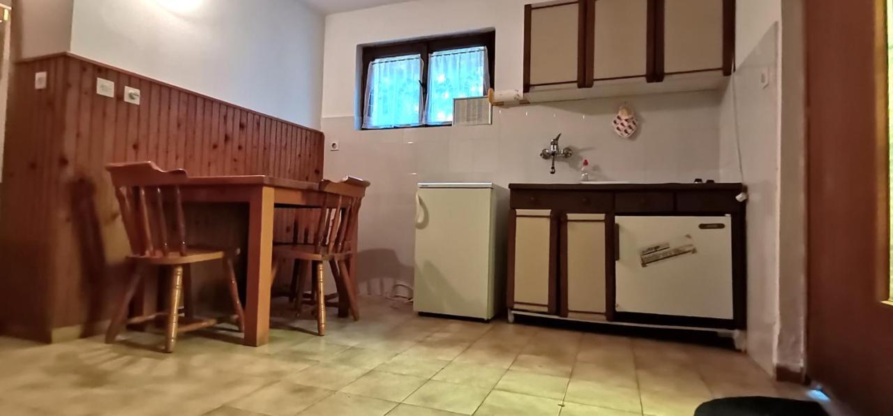 Apartments And Room Pergola 로비니 외부 사진