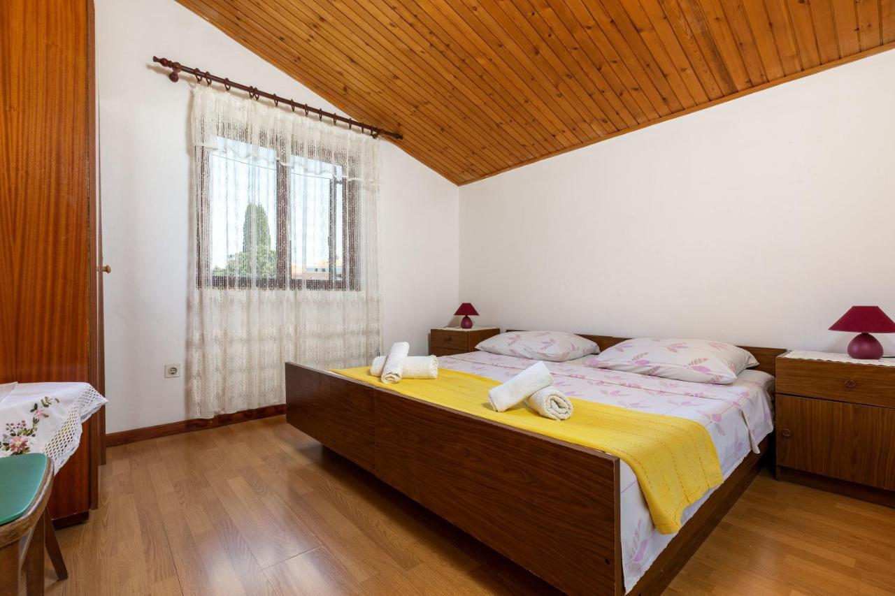 Apartments And Room Pergola 로비니 외부 사진