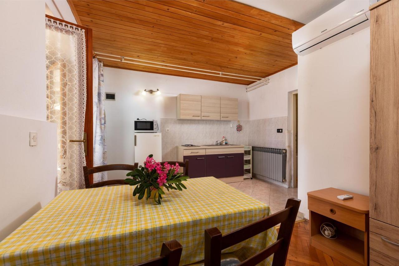 Apartments And Room Pergola 로비니 외부 사진