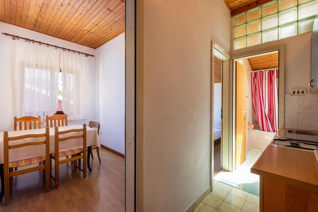Apartments And Room Pergola 로비니 외부 사진