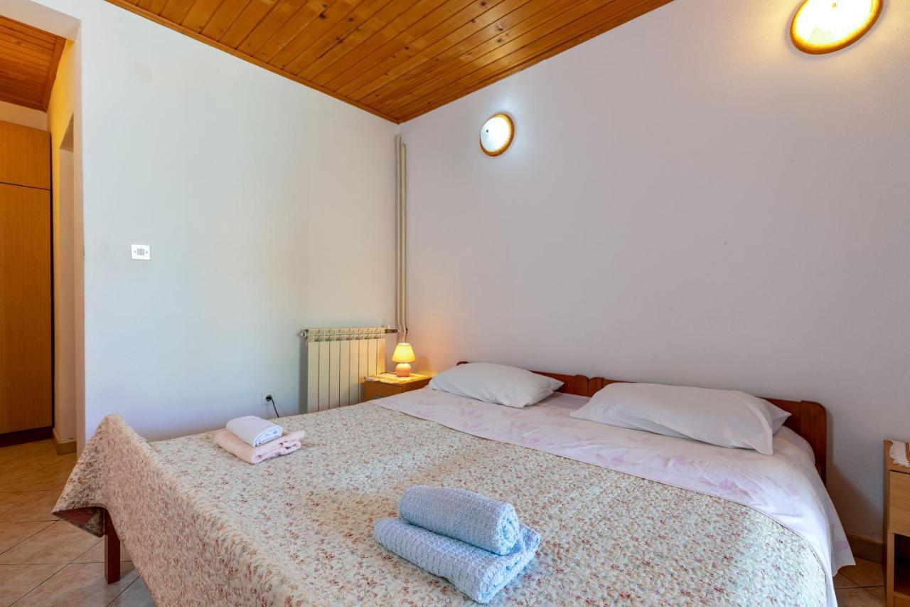 Apartments And Room Pergola 로비니 외부 사진