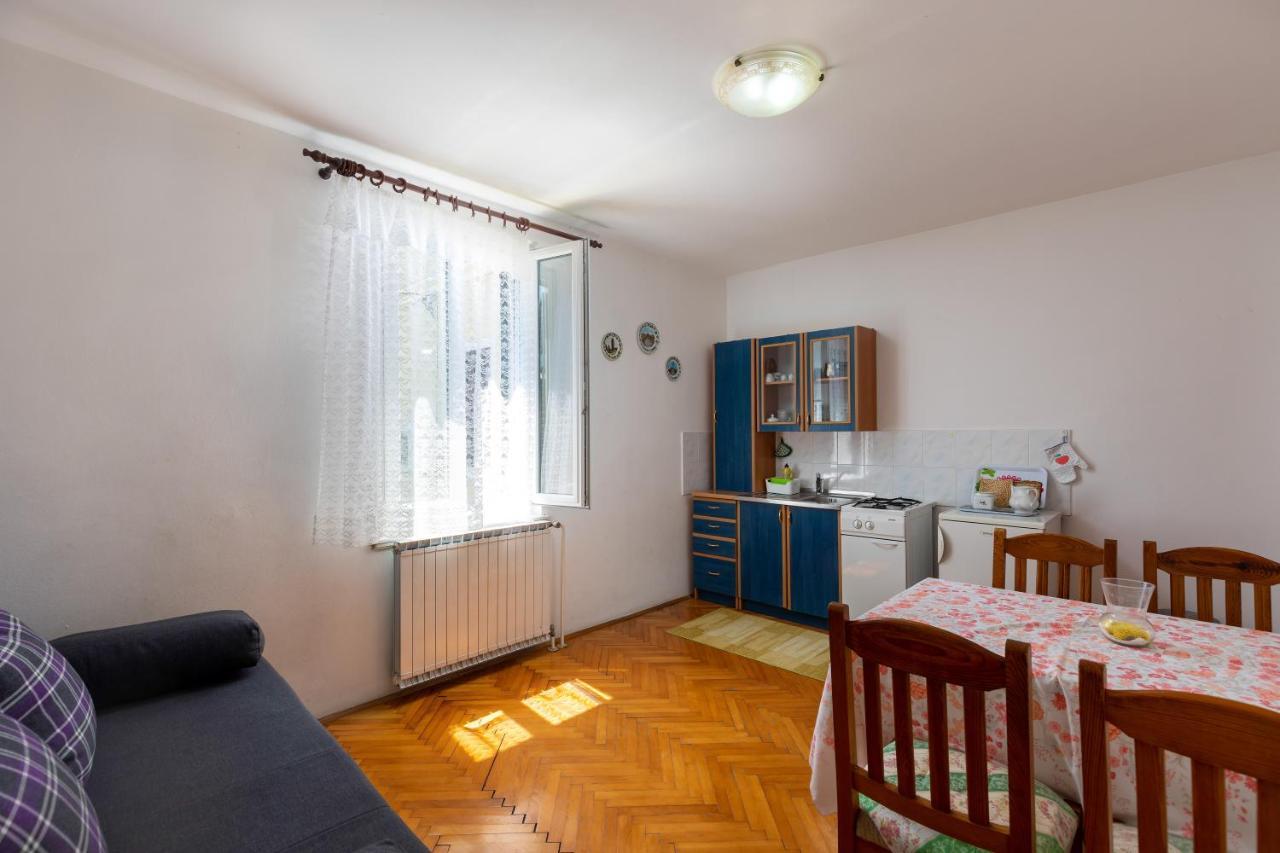 Apartments And Room Pergola 로비니 외부 사진