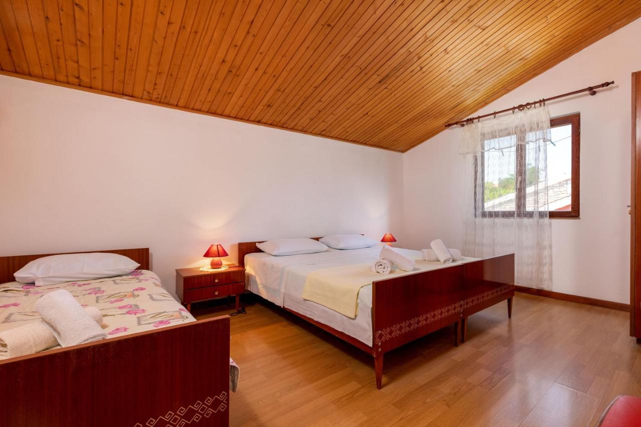 Apartments And Room Pergola 로비니 외부 사진